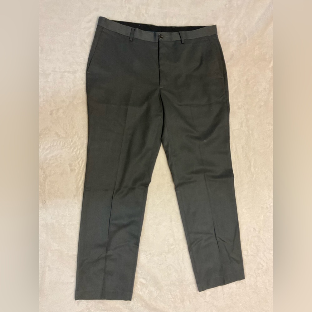 Marc Anthony slim fit 34x30 dark green dress pants. Great condition!